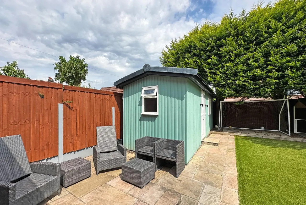 Windsor Drive, Timperley, Cheshire WA14 5AN, photo 29