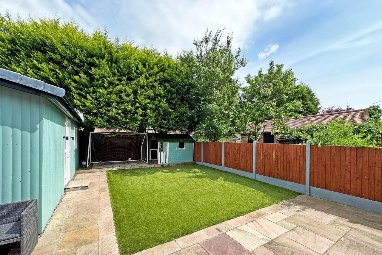 Windsor Drive, Timperley, Cheshire WA14 5AN, photo 27