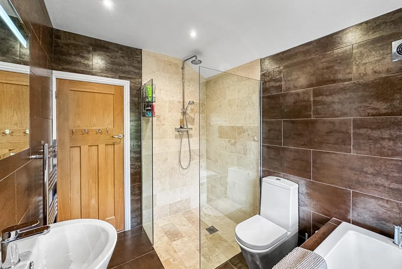 Windsor Drive, Timperley, Cheshire WA14 5AN, photo 26