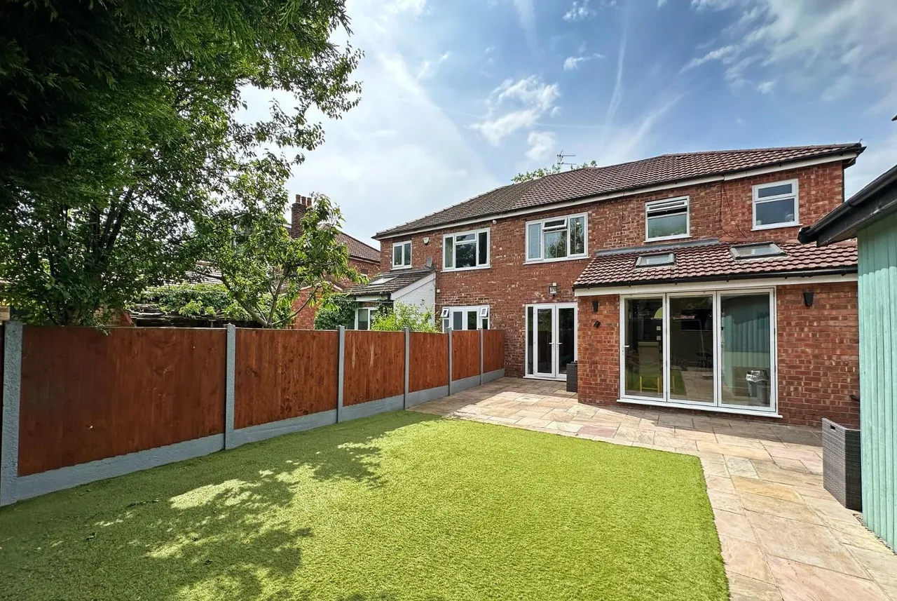 Windsor Drive, Timperley, Cheshire WA14 5AN, photo 28