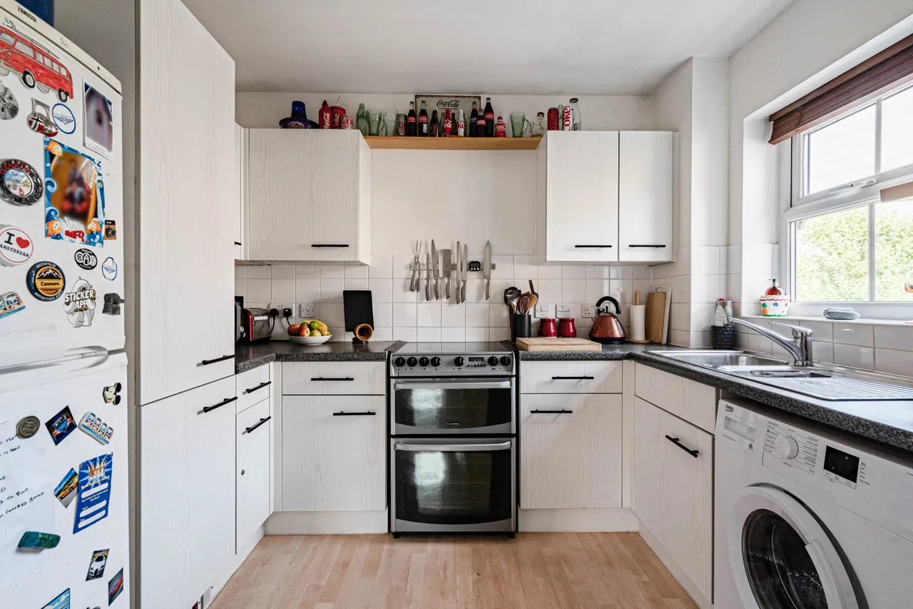 Franklin Court, Wormley, GU8, photo 4
