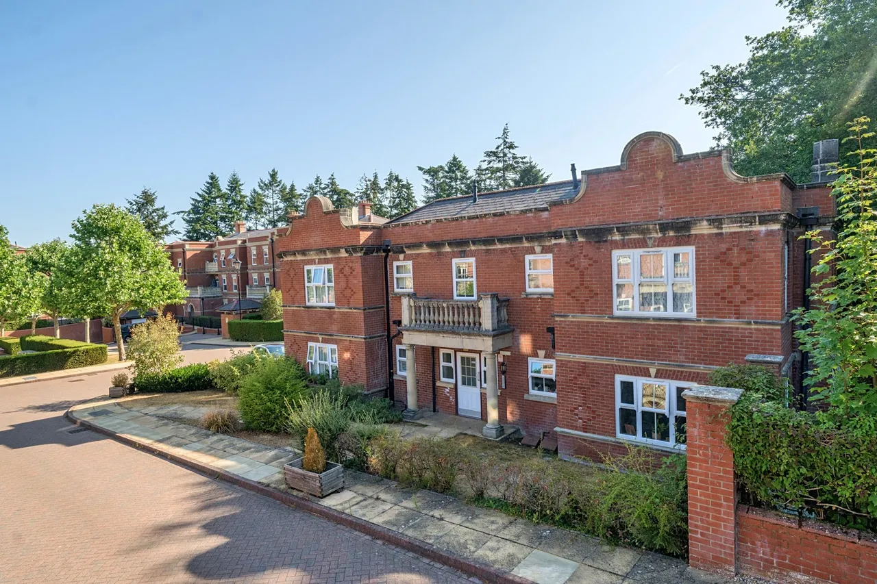 Franklin Court, Wormley, GU8, photo 10