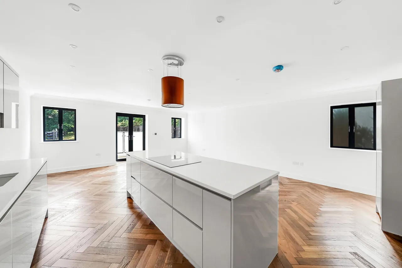 Magnolia Heights, Manor Road, Chigwell, Essex IG7, photo 4