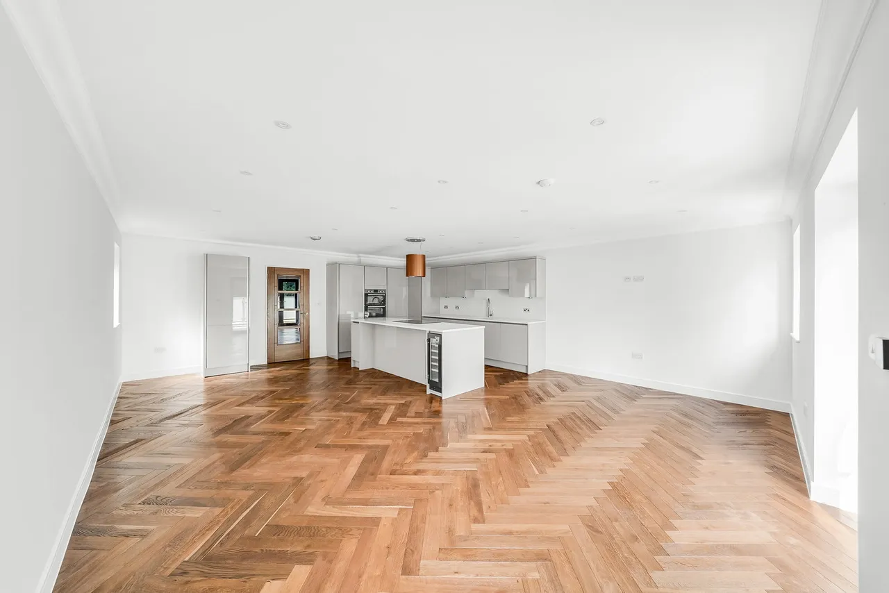 Magnolia Heights, Manor Road, Chigwell, Essex IG7, photo 3