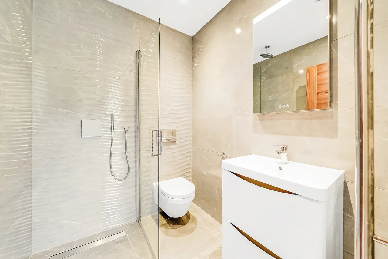 Magnolia Heights, Manor Road, Chigwell, Essex IG7, photo 11