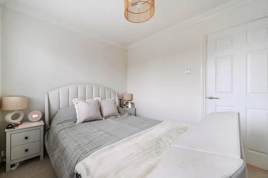 Holly Drive, Aylesbury, HP21, photo 9