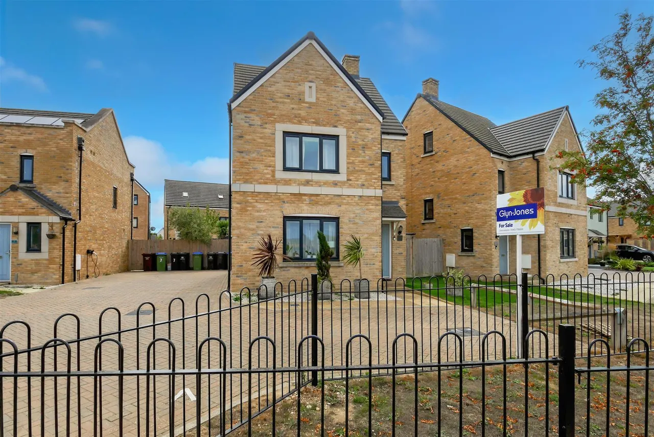 4 bed house for sale, Lytton Copse, Wick
