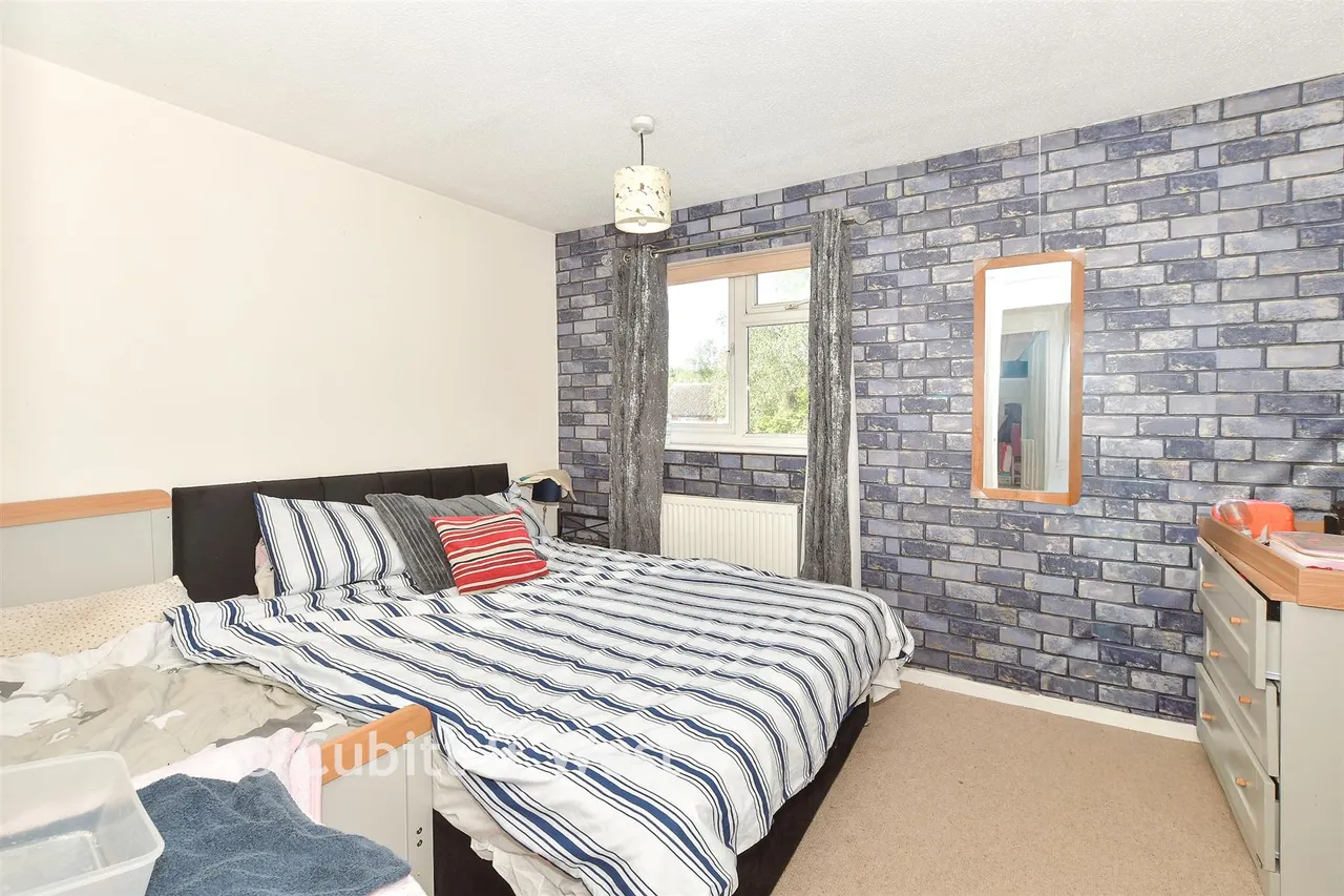 Hillingdale, Broadfield, RH11, photo 8