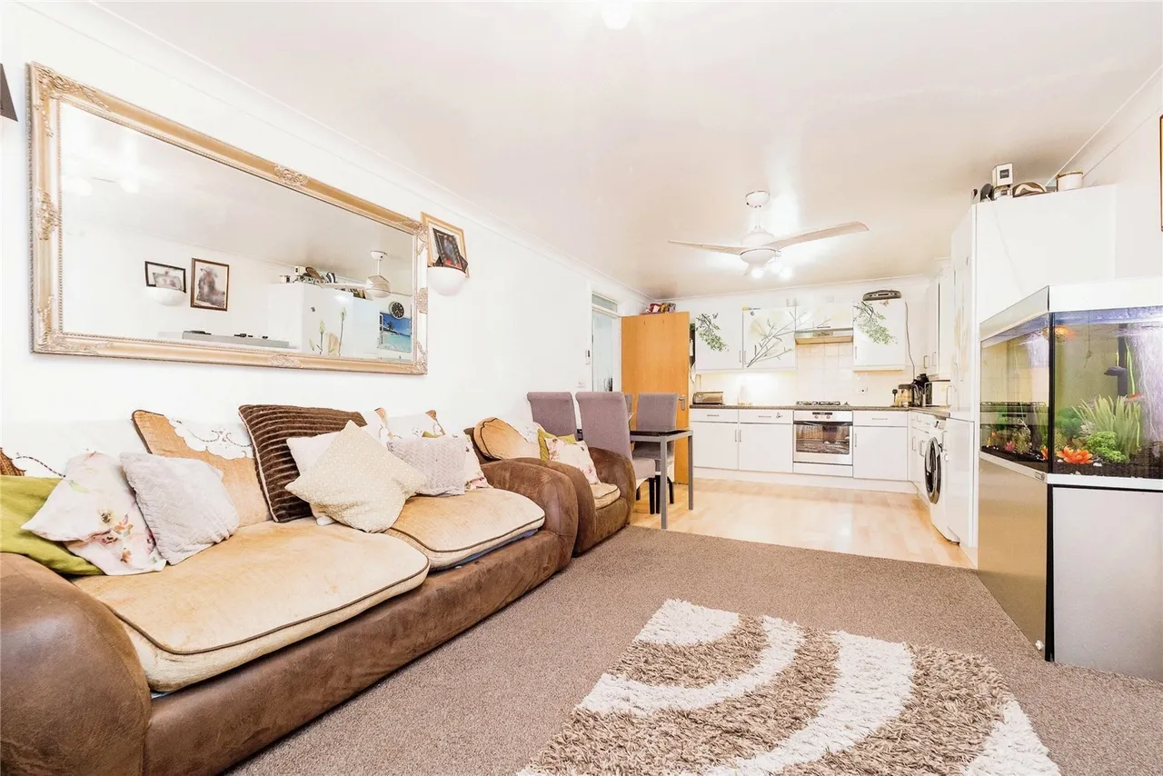 Lacewing Close, London, E13, photo 3