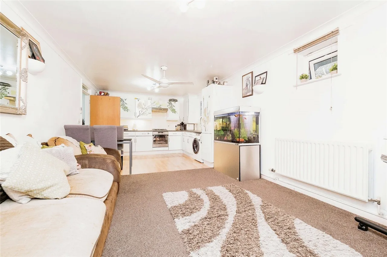 2 bed flat for sale — Lacewing Close, London, E13