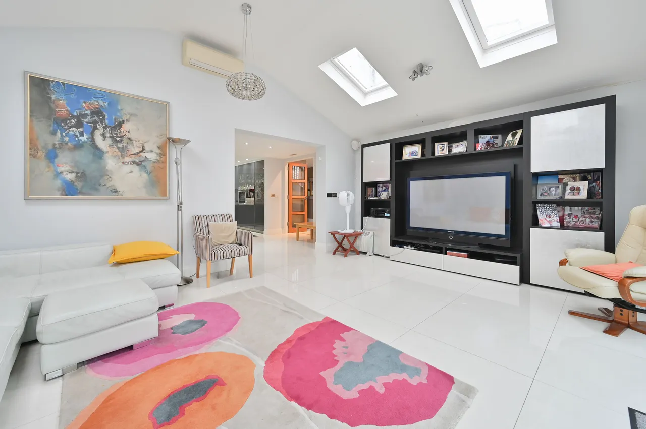 Furze Cottage, Heathbourne Road, Bushey Heath, photo 5