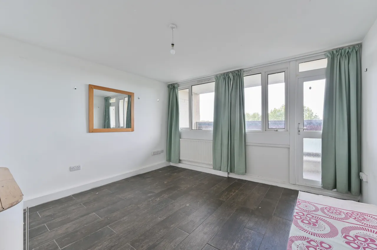 Mitcham, CR4, photo 10