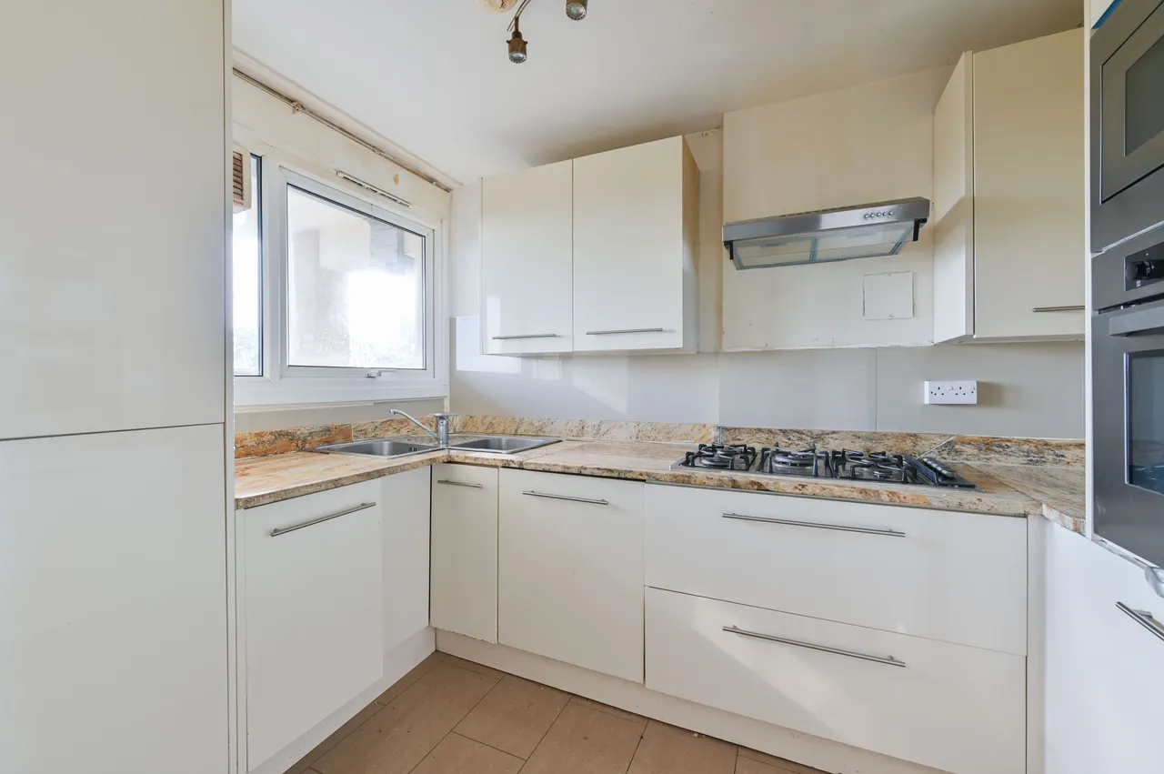 Mitcham, CR4, photo 9