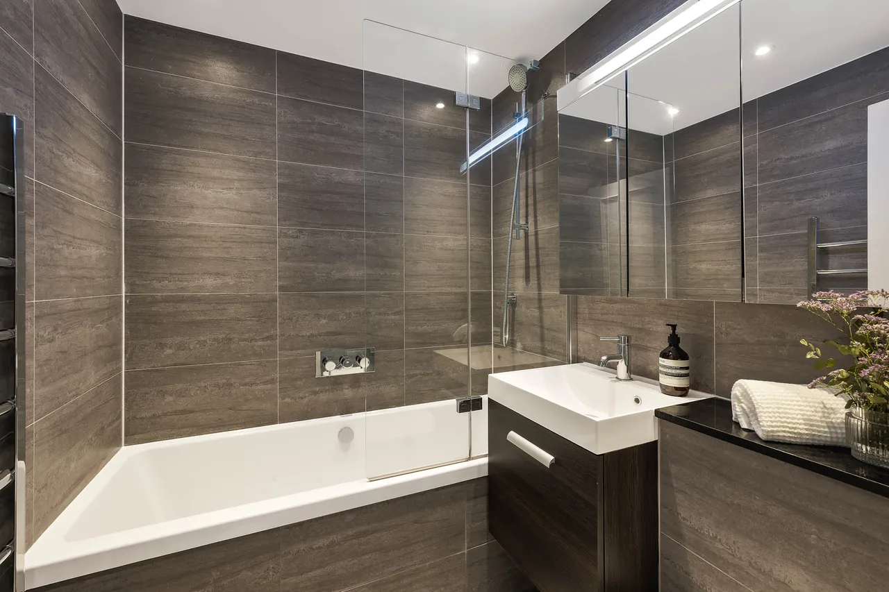 Flat 4, 149 Holland Park Avenue, London, photo 6