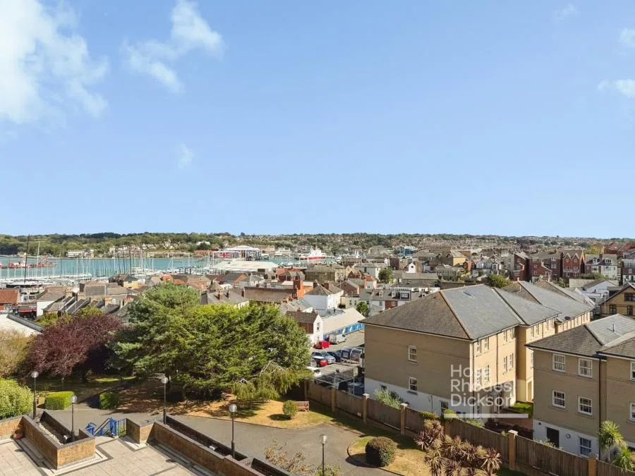 Admiral Gardens, Cowes, PO31, photo 3