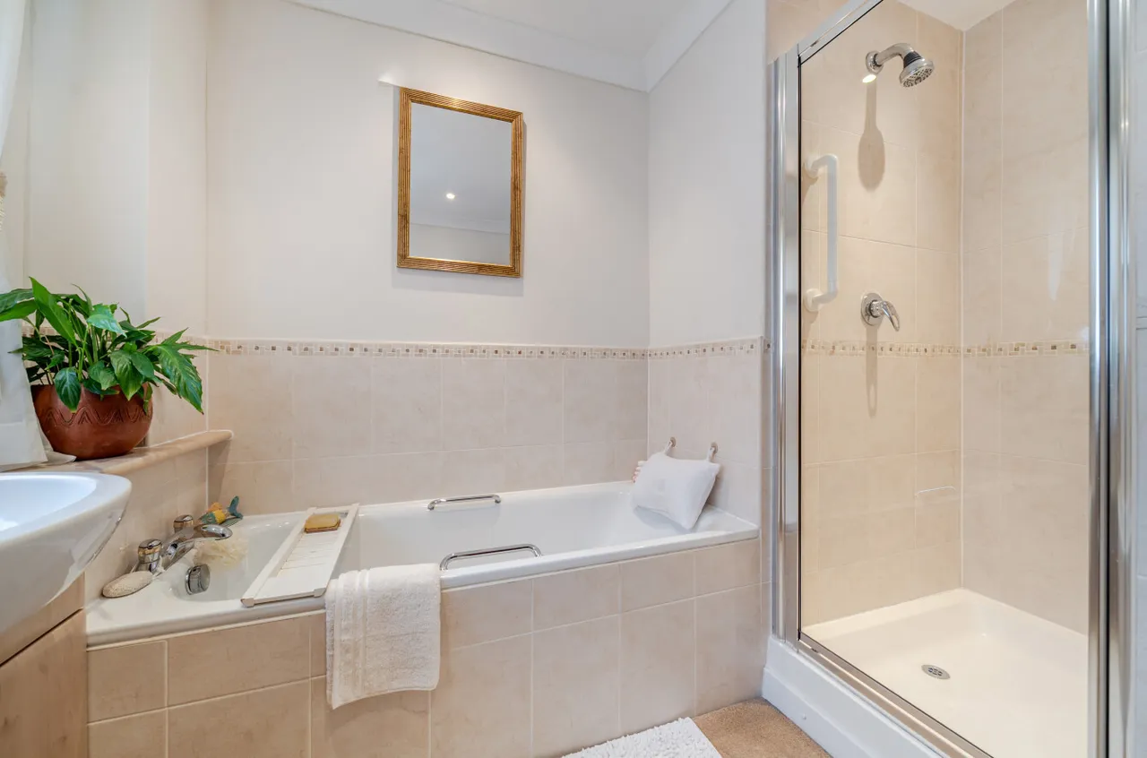 Waverley Close, Camberley, Surrey, GU15 1JH, photo 18