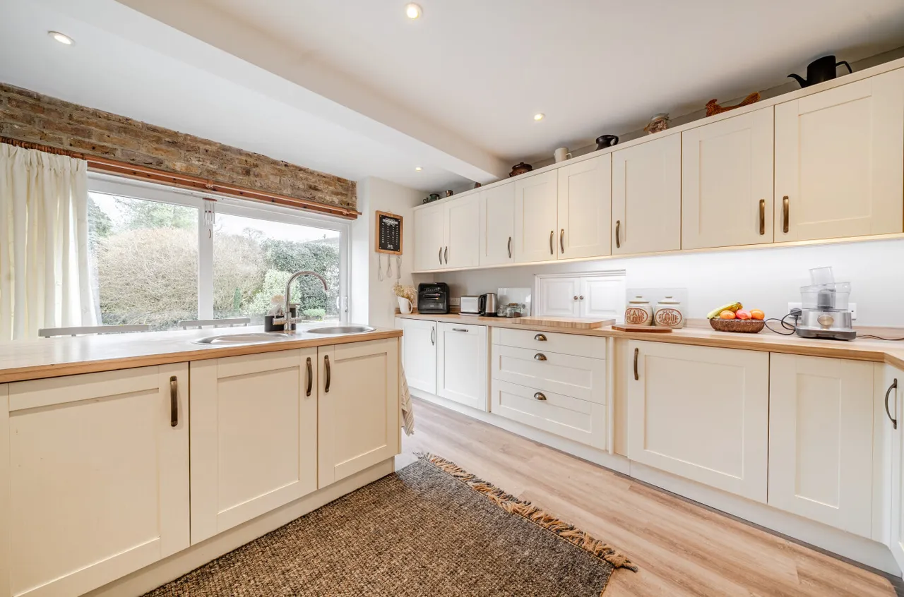 Waverley Close, Camberley, Surrey, GU15 1JH, photo 2