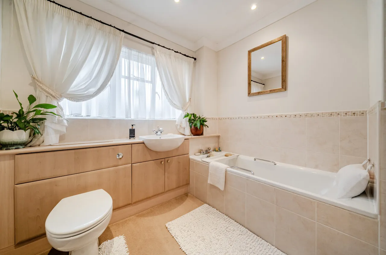 Waverley Close, Camberley, Surrey, GU15 1JH, photo 12