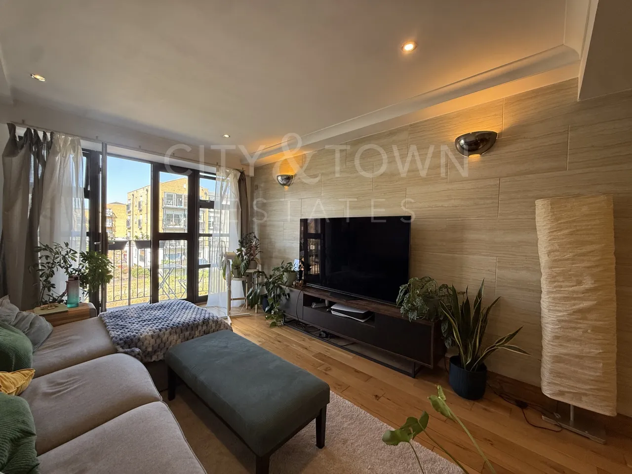 2 bed flat to rent — Copperfield Road, Mile End, E3