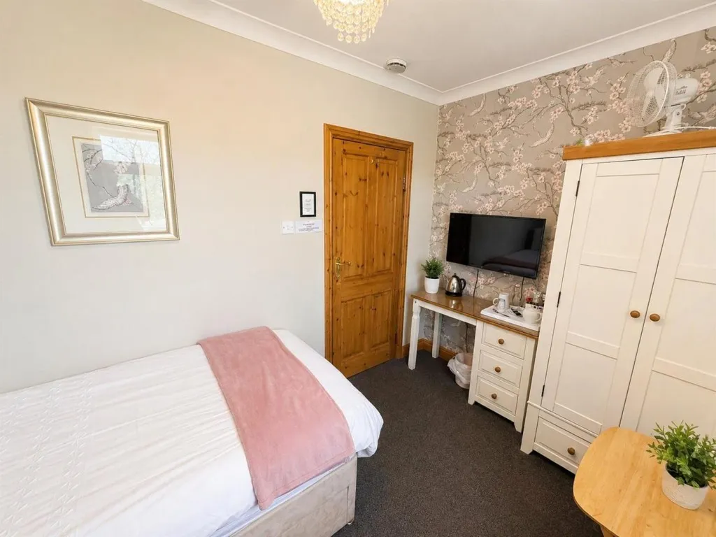 Rawdon Road, Haworth, BD22, photo 31