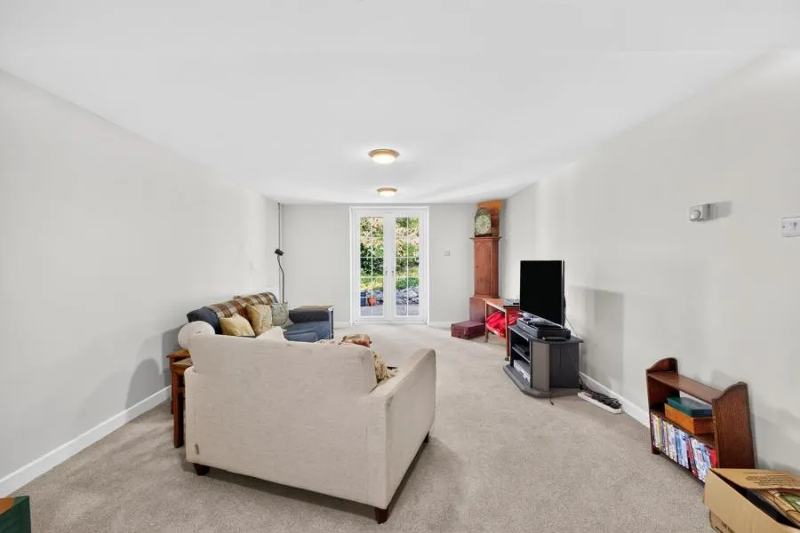 Kemming Road, Whitwell, PO38, photo 16