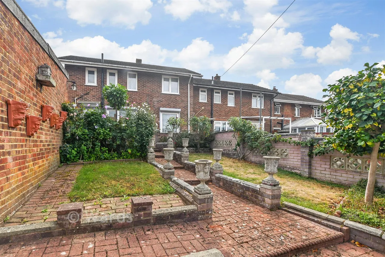 Kingfisher Road, Birds Estate, ME20, photo 13