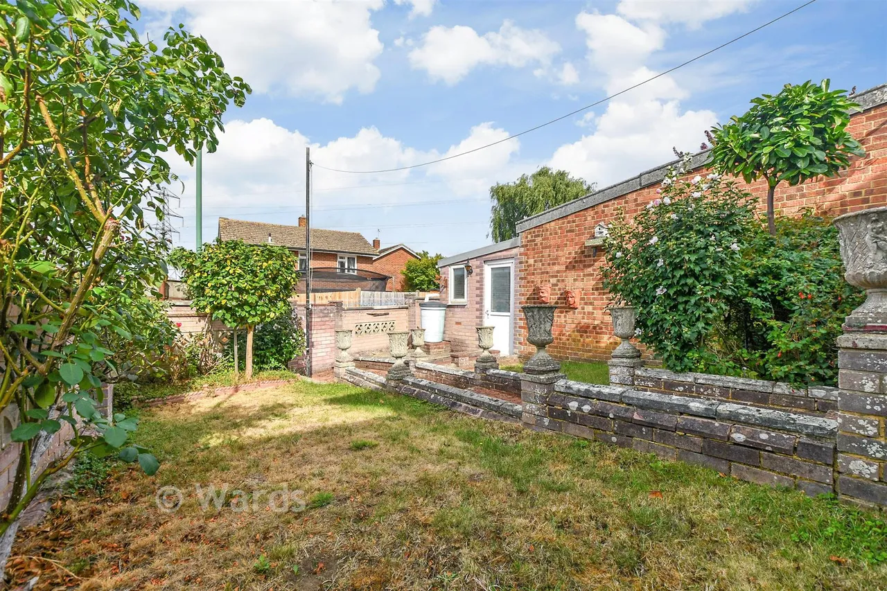 Kingfisher Road, Birds Estate, ME20, photo 2
