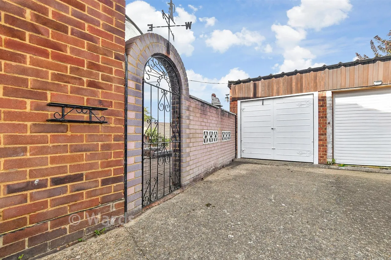 Kingfisher Road, Birds Estate, ME20, photo 15