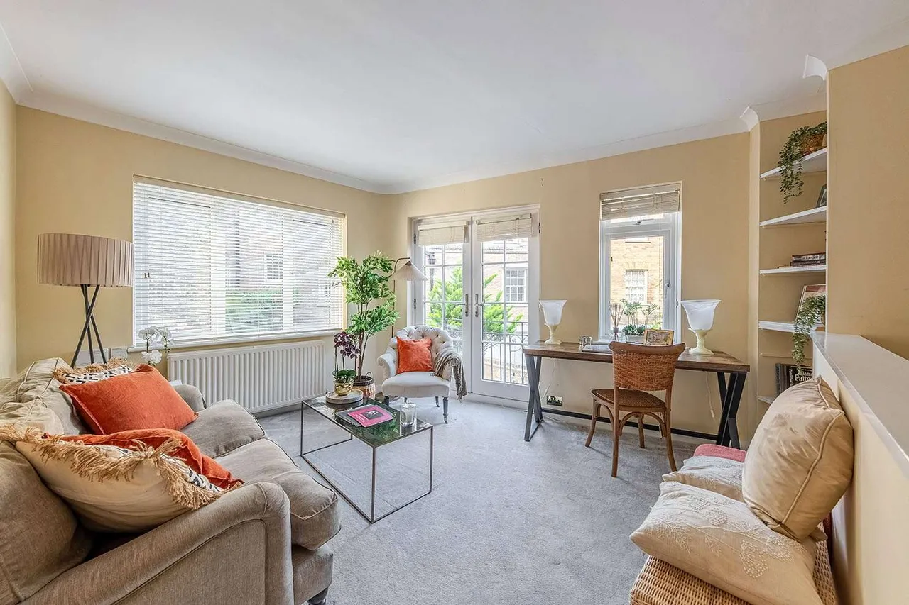 1 bed house for sale — West Eaton Place Mews, Belgravia, London, SW1X 8LY