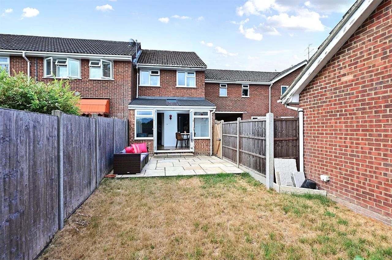 Kingfisher Walk, Ash, Guildford, Surrey, GU12 6RF, photo 3