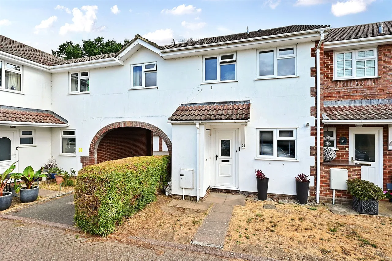 3 bed house for sale — Kingfisher Walk, Ash, Guildford, Surrey, GU12 6RF