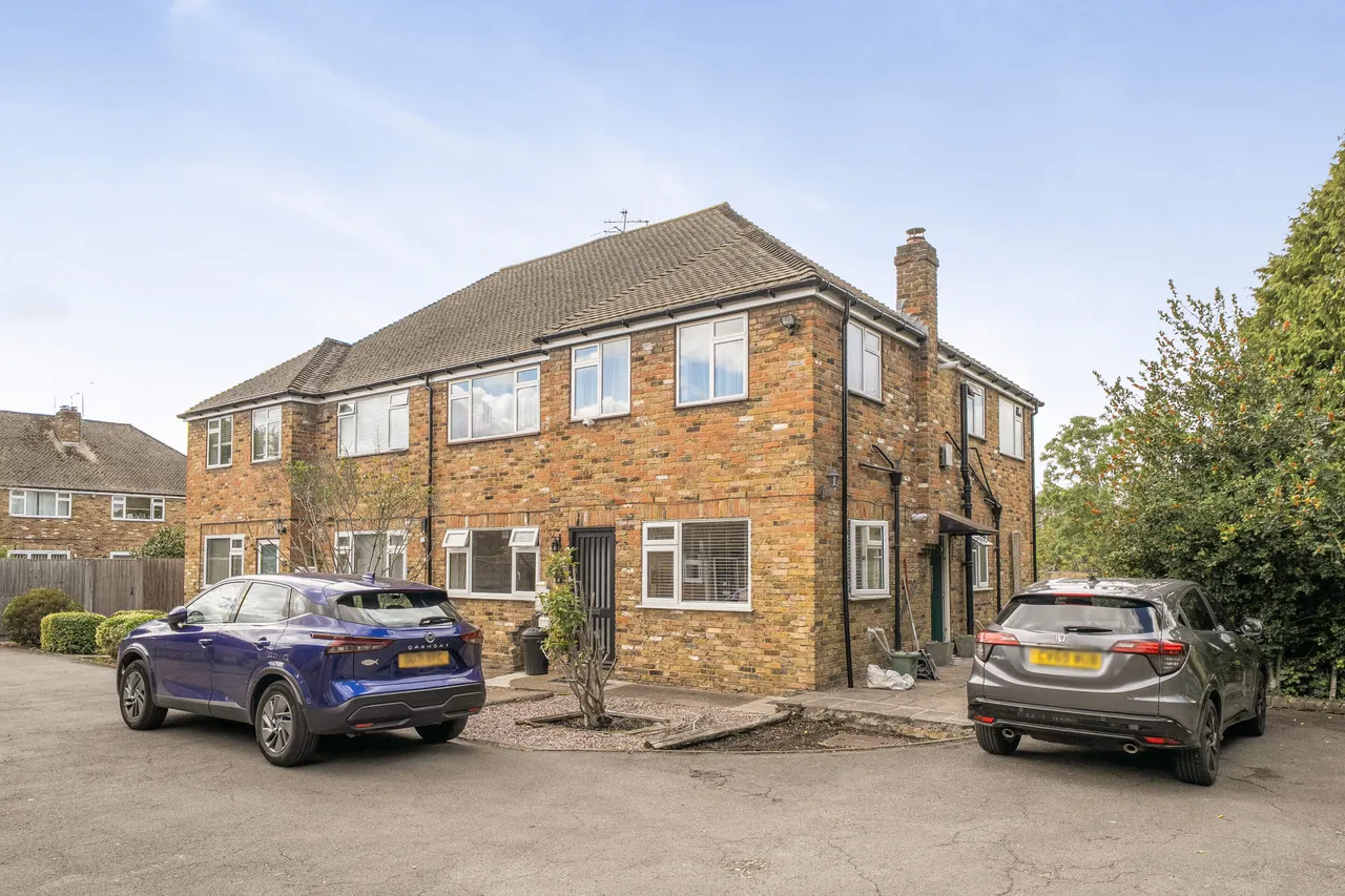 2 bed flat for sale — Ickenham Road, Ruislip, HA4