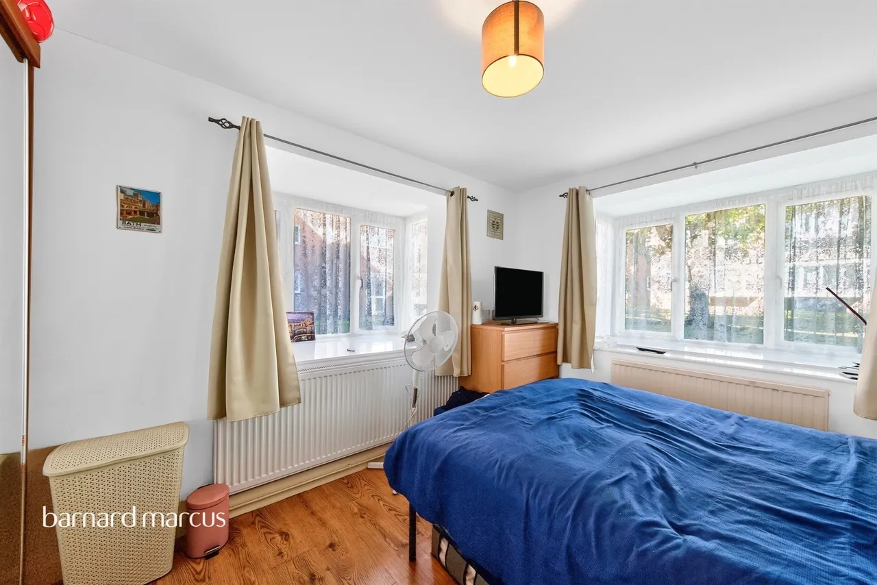 Silver Birch Close, London, N11, photo 18