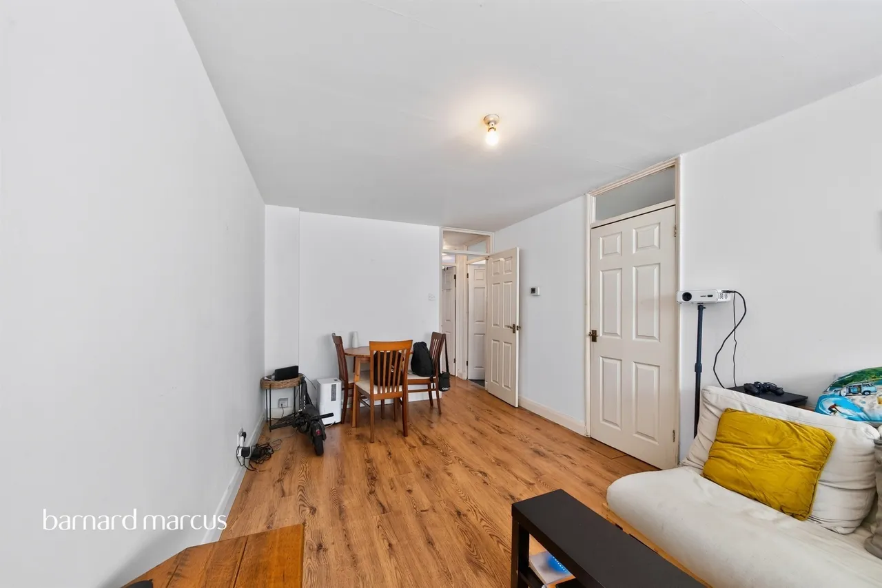 Silver Birch Close, London, N11, photo 15