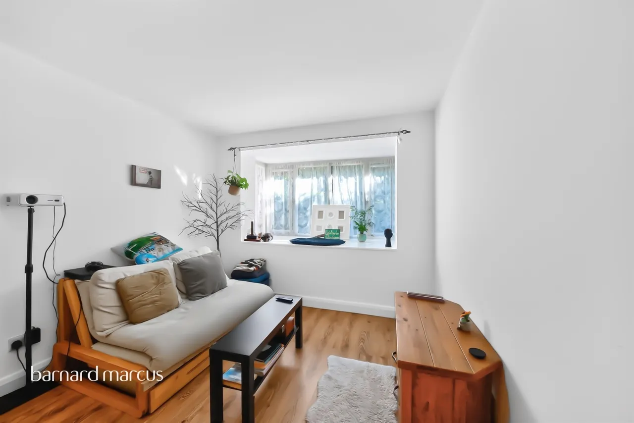 Silver Birch Close, London, N11, photo 17