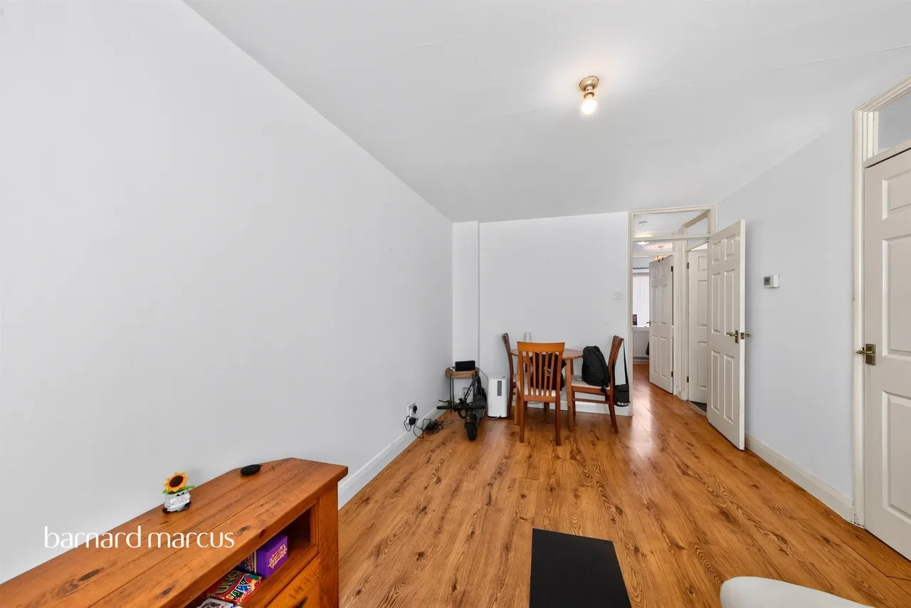 Silver Birch Close, London, N11, photo 9
