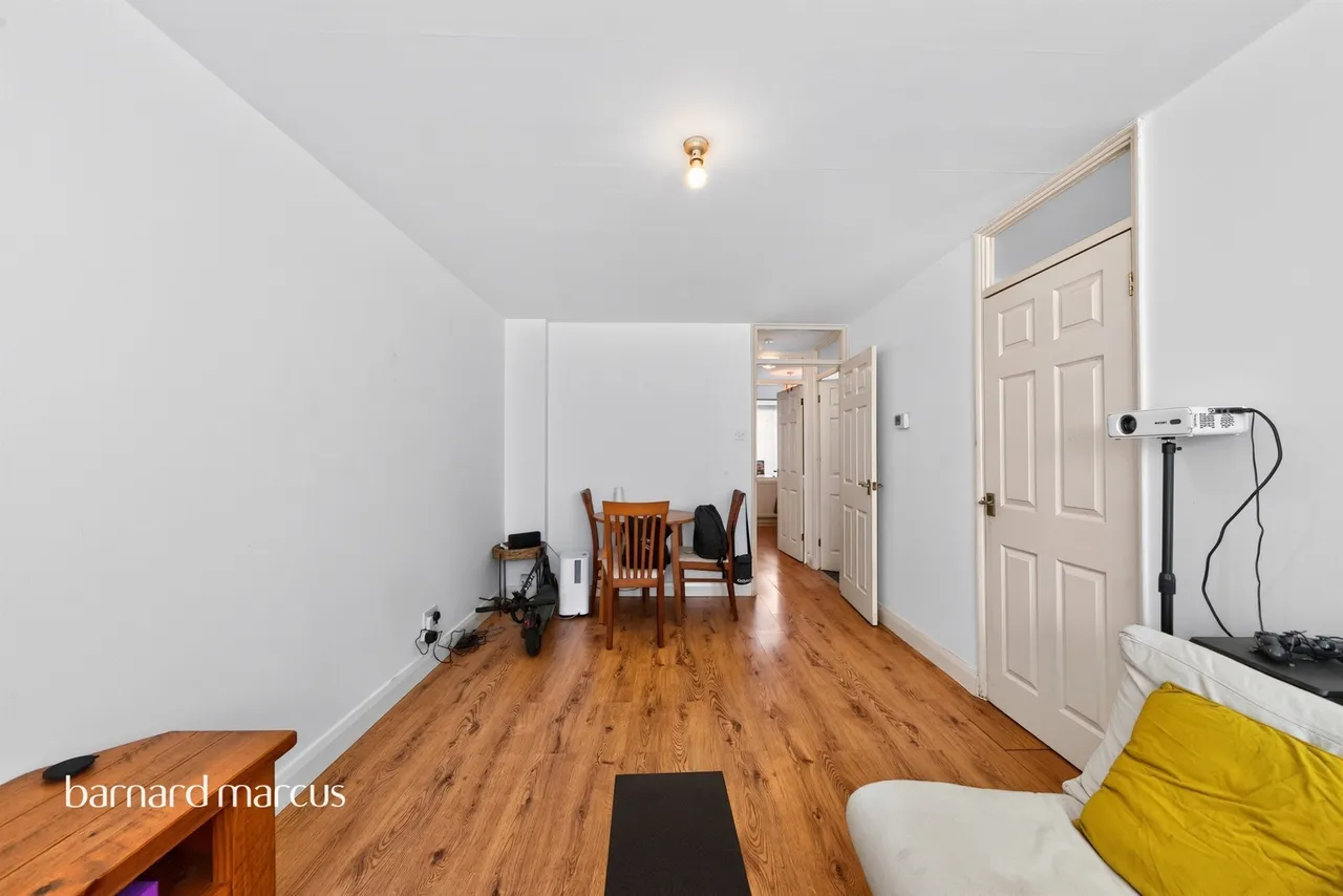 Silver Birch Close, London, N11, photo 10