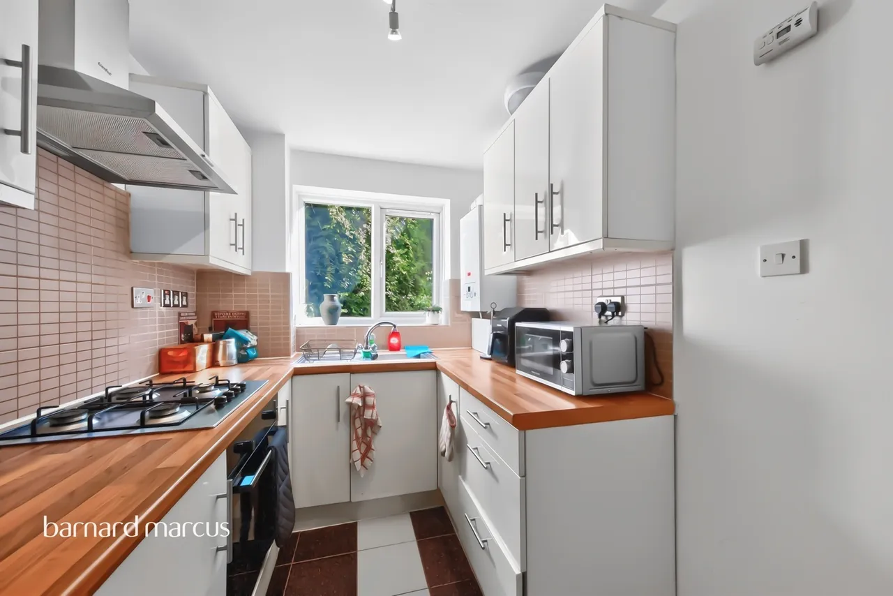 Silver Birch Close, London, N11, photo 14