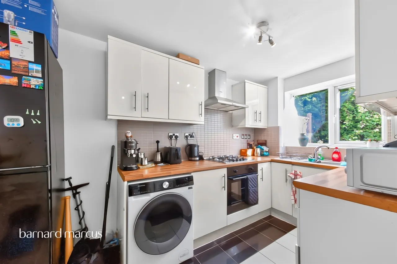 Silver Birch Close, London, N11, photo 2