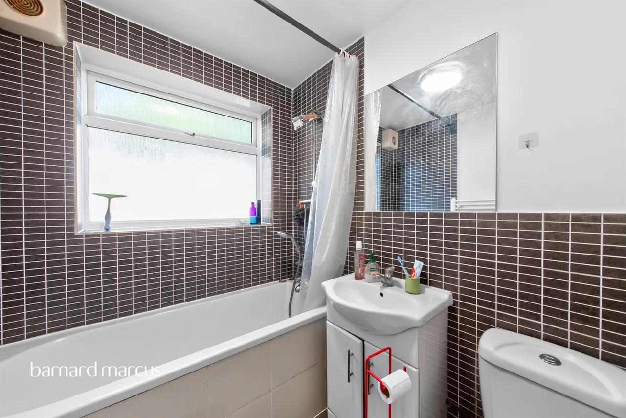 Silver Birch Close, London, N11, photo 16