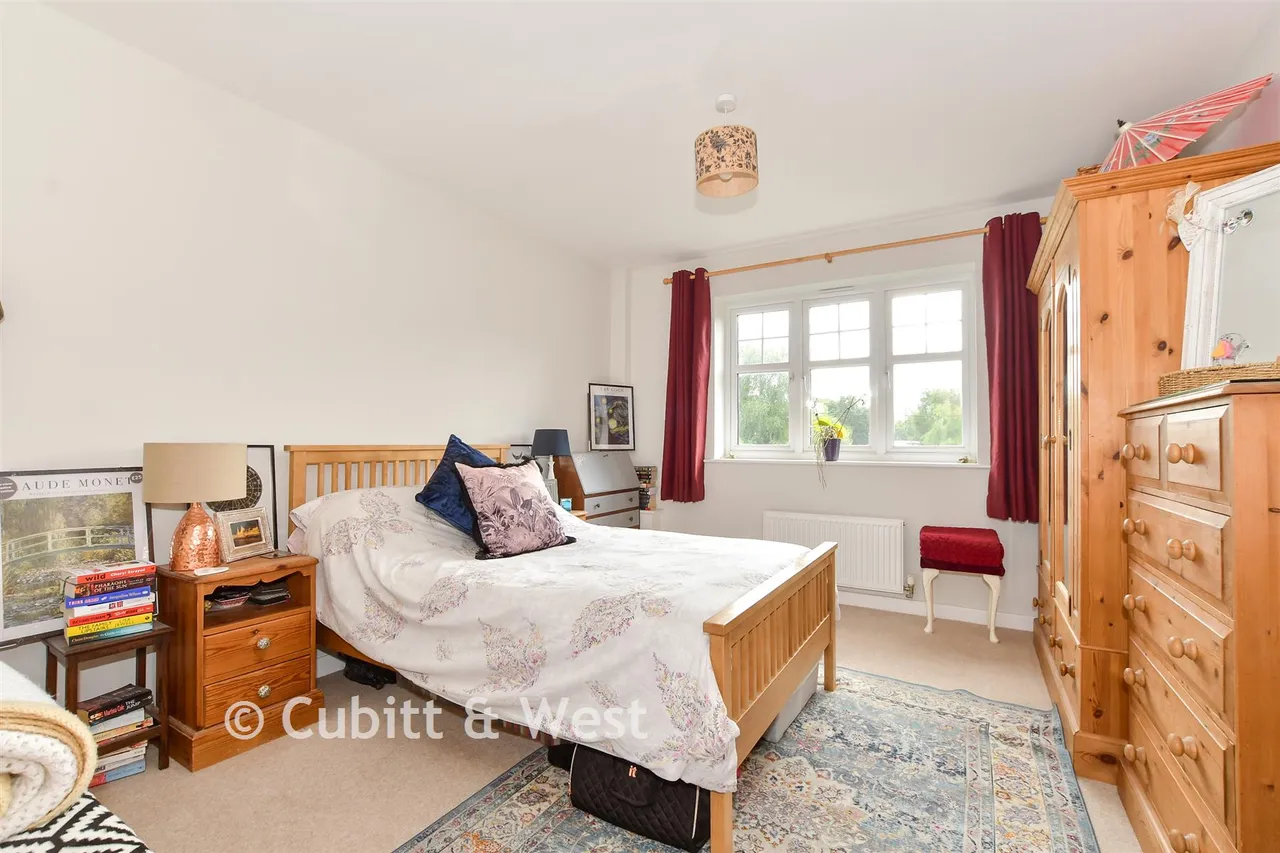 Kensett Avenue, Southwater, RH13, photo 8