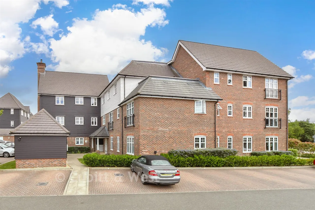 Kensett Avenue, Southwater, RH13, photo 12