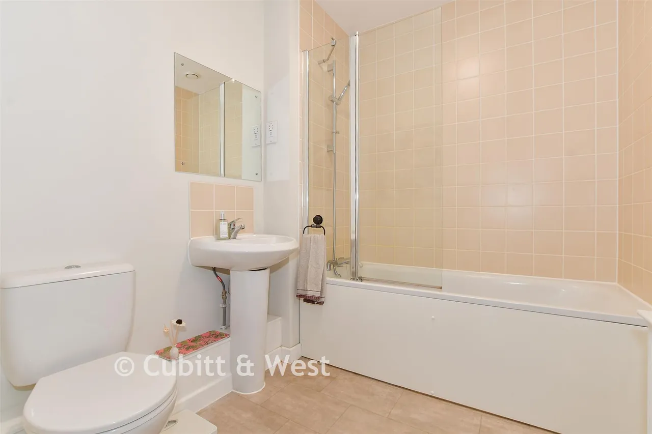 Kensett Avenue, Southwater, RH13, photo 9