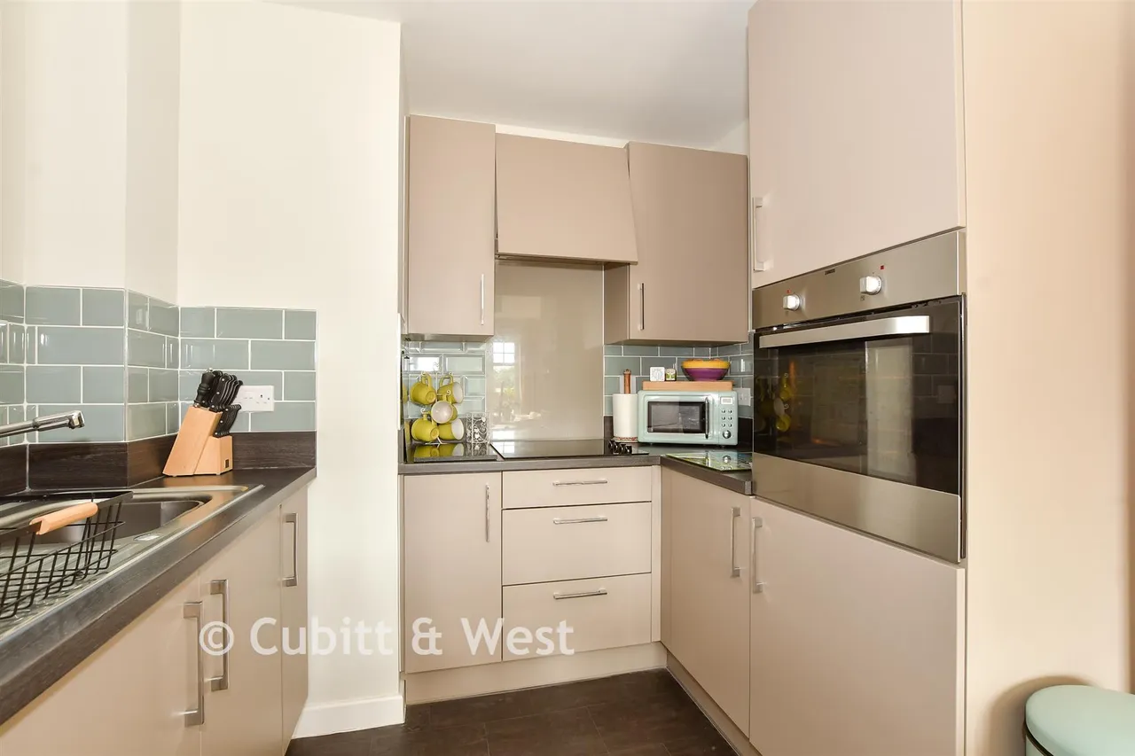 Kensett Avenue, Southwater, RH13, photo 4