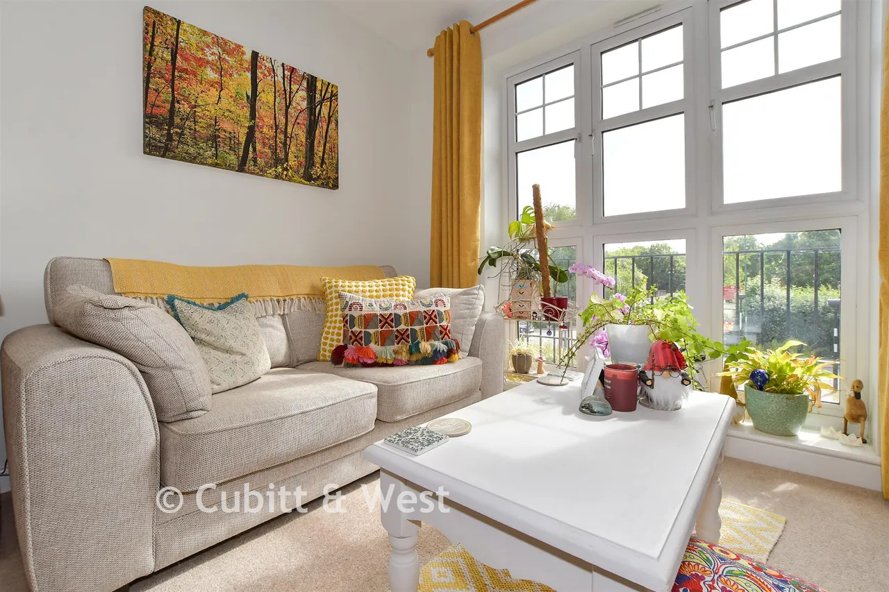 Kensett Avenue, Southwater, RH13, photo 7
