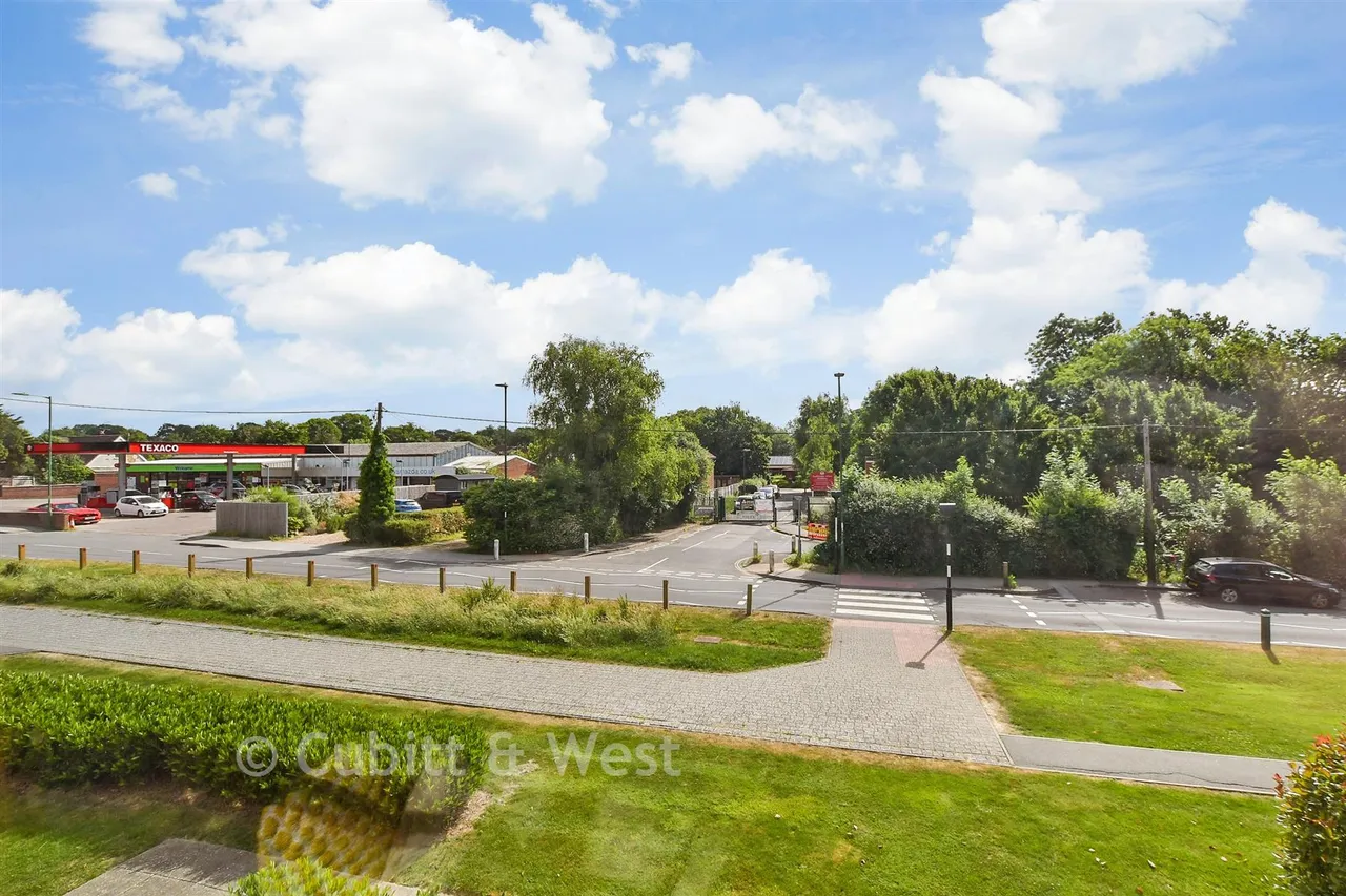 Kensett Avenue, Southwater, RH13, photo 13