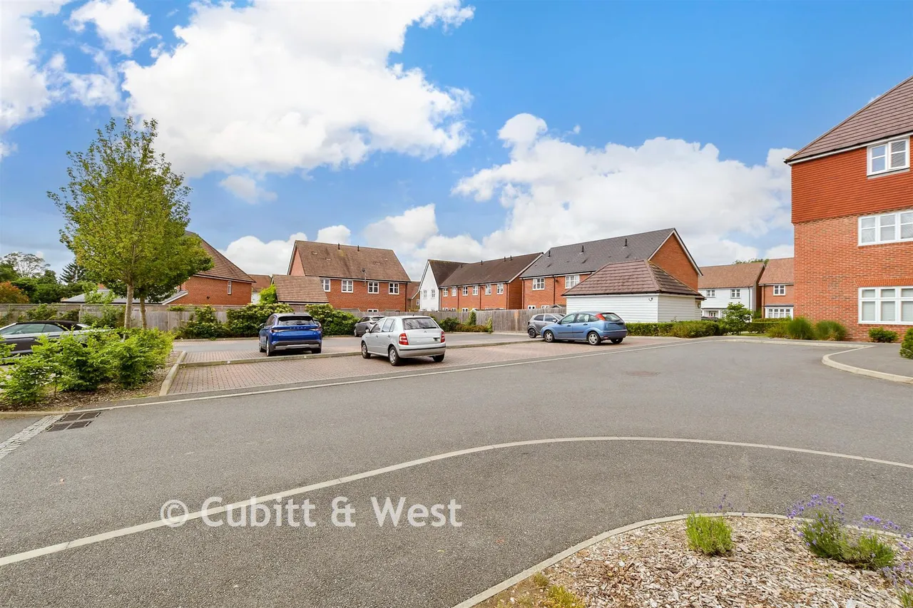 Kensett Avenue, Southwater, RH13, photo 11