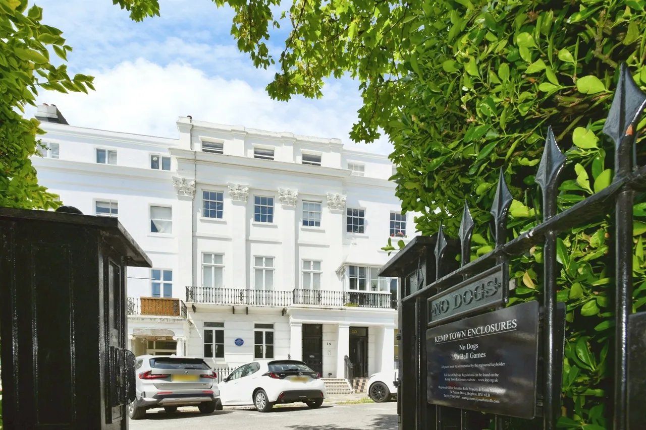 flat for sale — Sussex Square, Brighton
