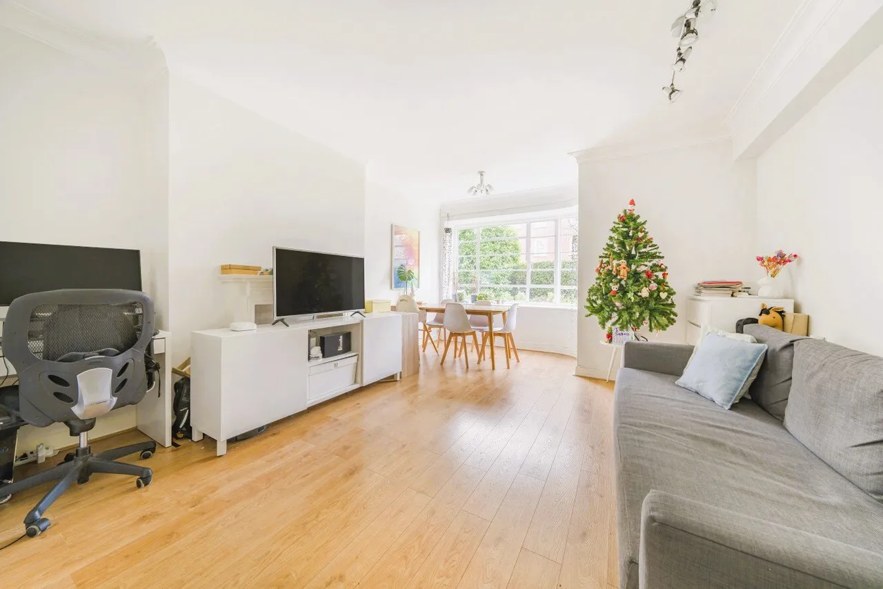 Haverstock Hill, Belsize Park, London, NW3, photo 2