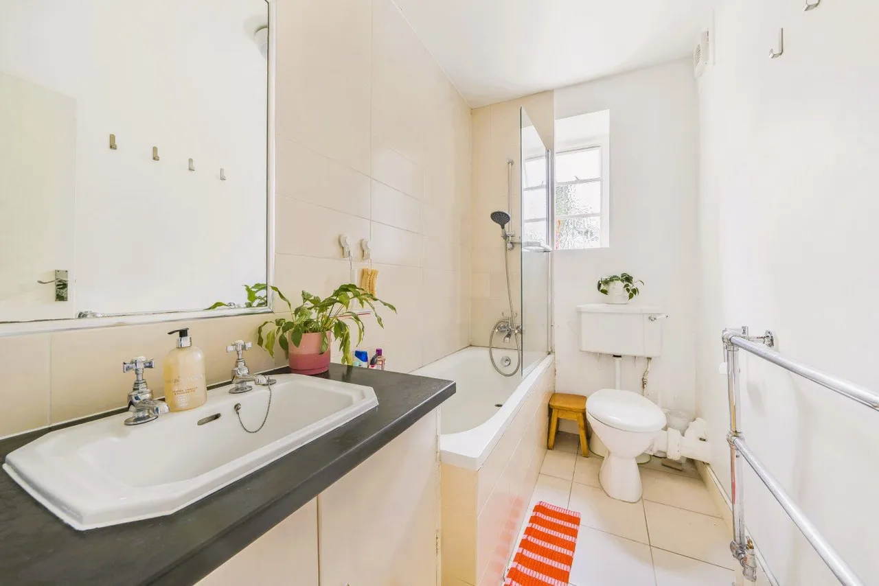 Haverstock Hill, Belsize Park, London, NW3, photo 7